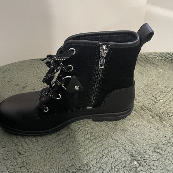 UGG Women's Hapsburg Hiker Fashion Boot. Size 7.5 Zip side, lace up - Picture 4 of 6